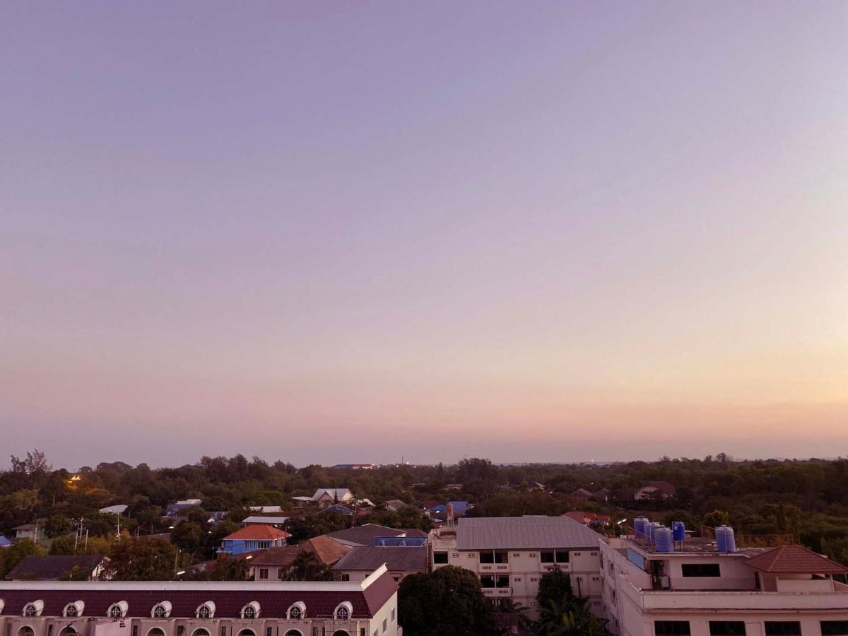 Prinn Hotel Rayong Esterno foto