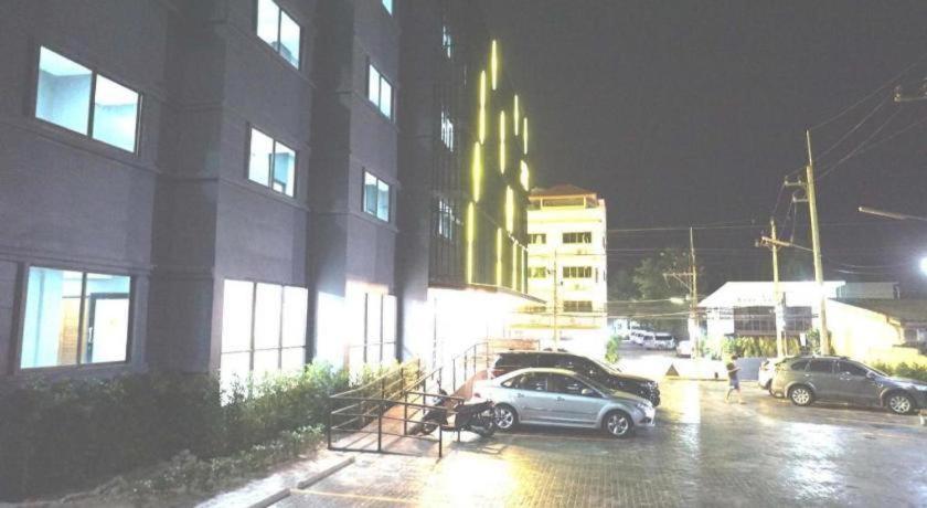 Prinn Hotel Rayong Esterno foto