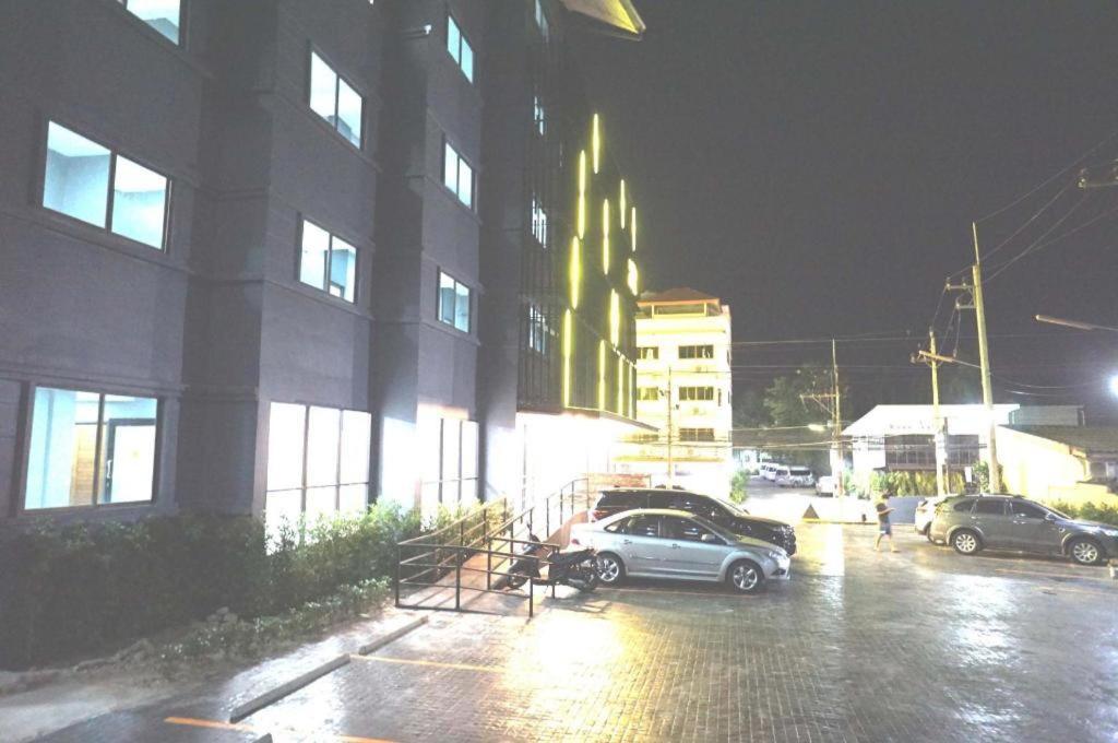 Prinn Hotel Rayong Esterno foto